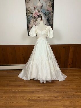 Pretty Vintage 1980s Taffeta Wedding Gown